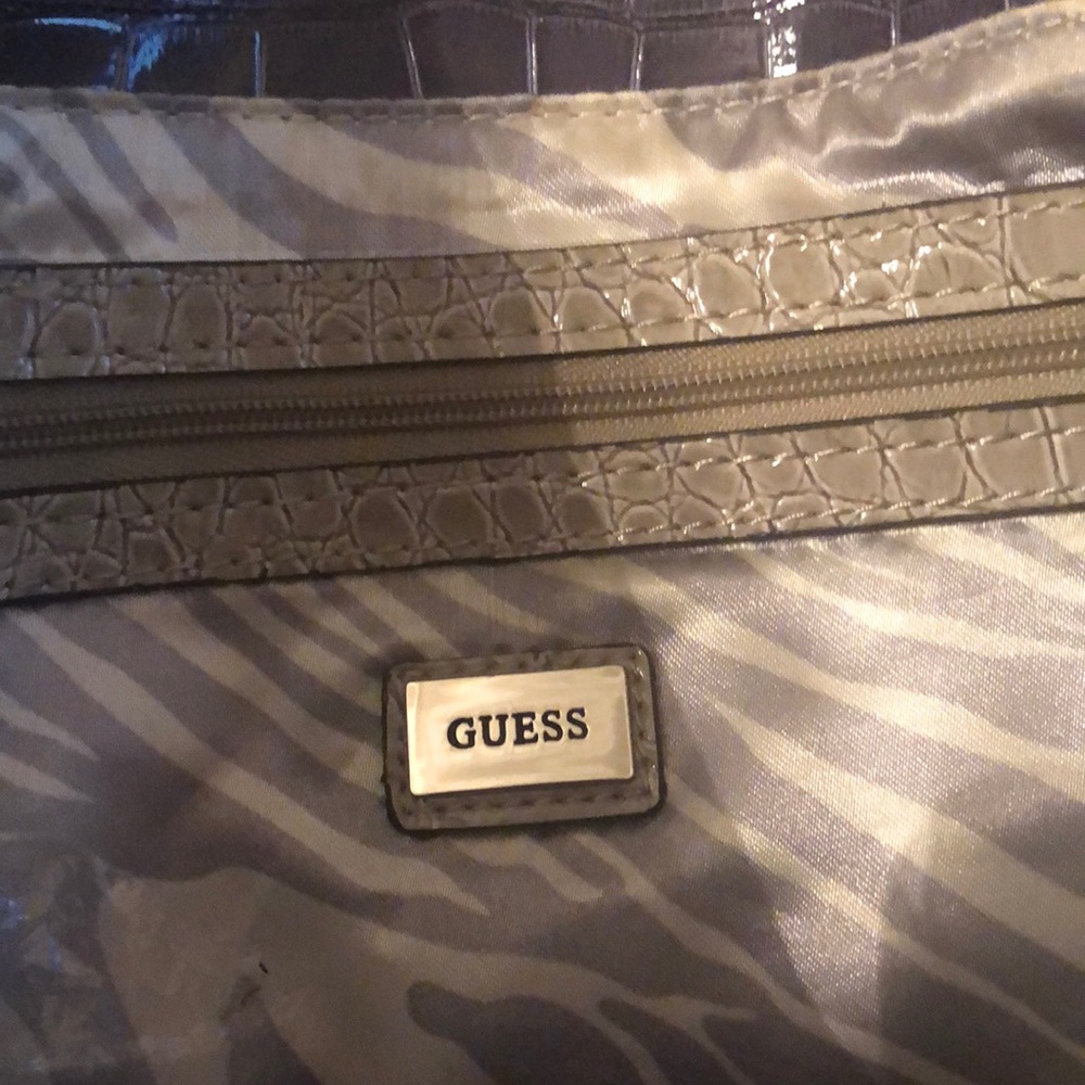 Guess - Picture 2 of 16